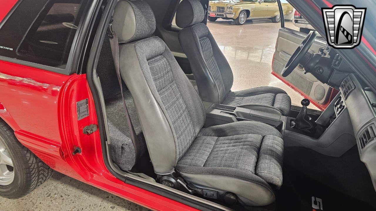 1988 Ford Mustang 30