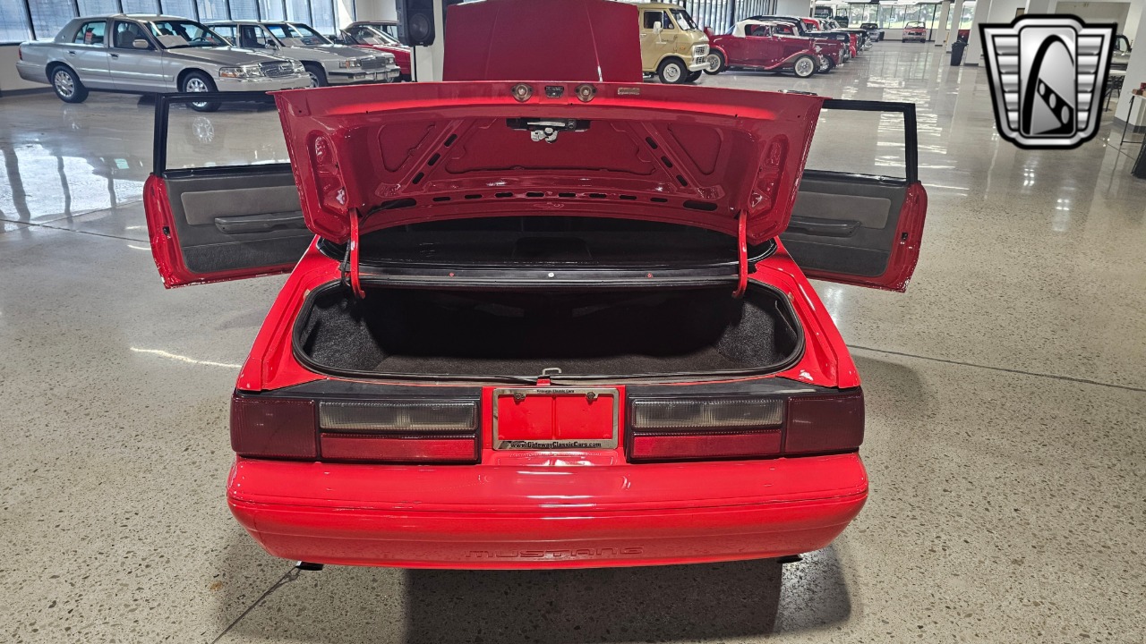 1988 Ford Mustang 19