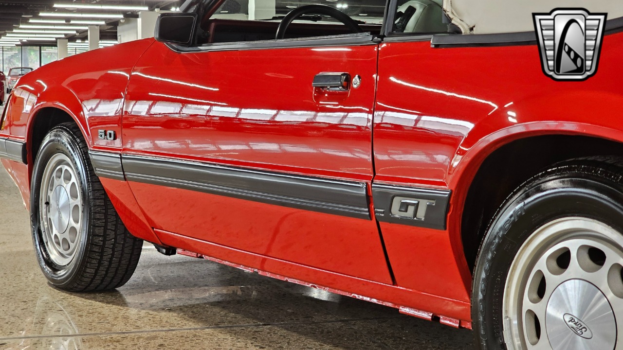 1985 Ford Mustang 12