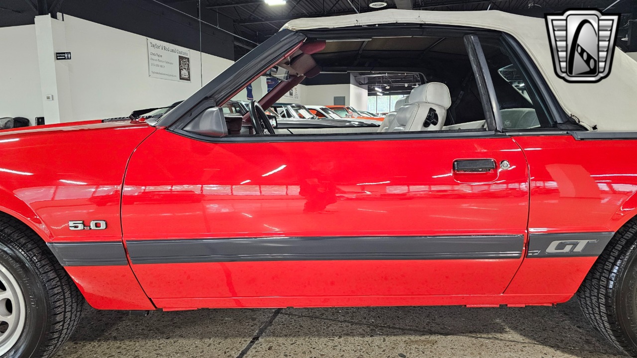 1985 Ford Mustang 44