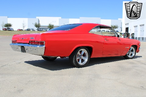 1966 Chevrolet Impala image 16