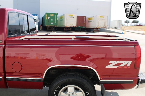 1992 Chevrolet K1500 image 31