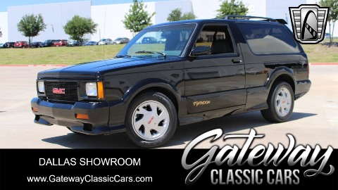 1993 GMC Typhoon image 2