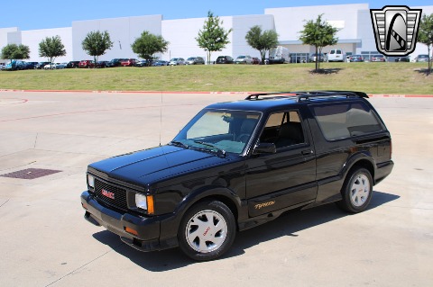 1993 GMC Typhoon image 3