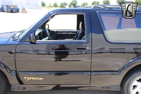 1993 GMC Typhoon image 29