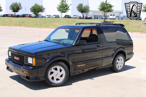 1993 GMC Typhoon image 4