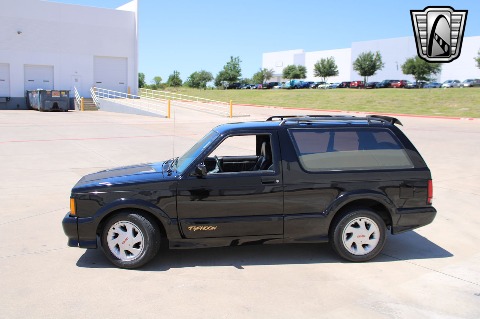 1993 GMC Typhoon image 6