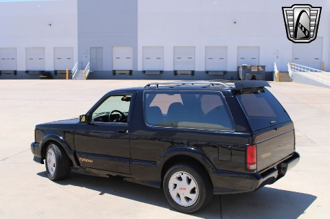 1993 GMC Typhoon image 9