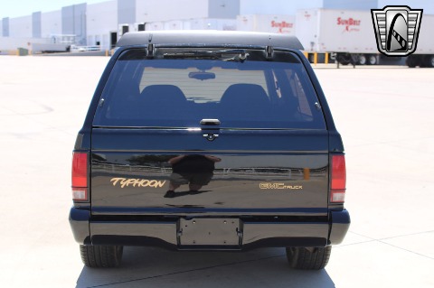 1993 GMC Typhoon image 13