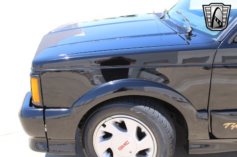 1993 GMC Typhoon image 28