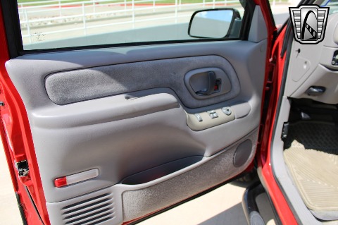 1998 Chevrolet Tahoe image 44