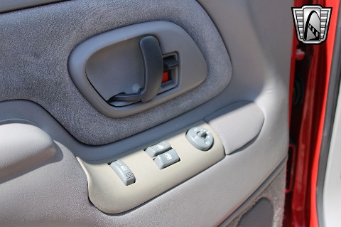 1998 Chevrolet Tahoe image 45