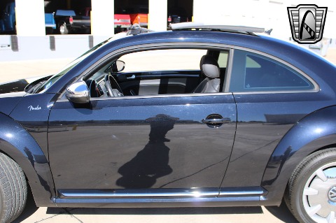 2013 Volkswagen Beetle image 29