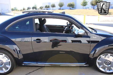 2013 Volkswagen Beetle image 33