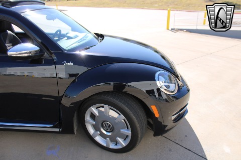 2013 Volkswagen Beetle image 34