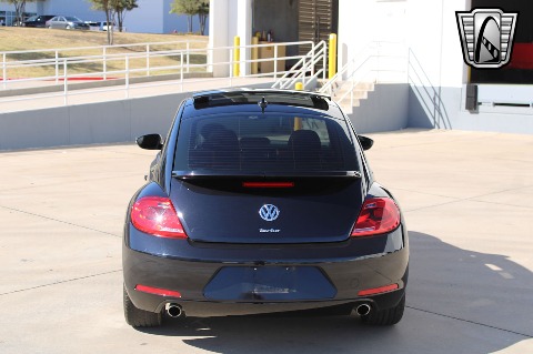 2013 Volkswagen Beetle image 12