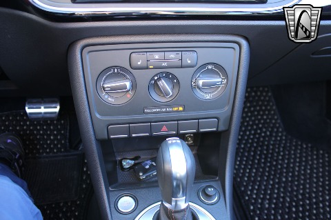 2013 Volkswagen Beetle image 95