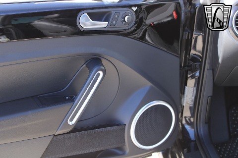 2013 Volkswagen Beetle image 45