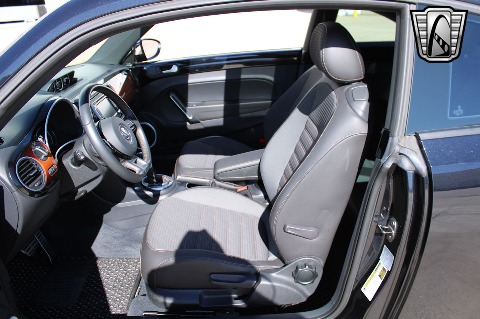 2013 Volkswagen Beetle image 46