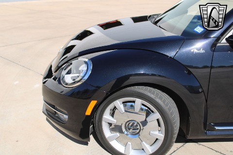 2013 Volkswagen Beetle image 28