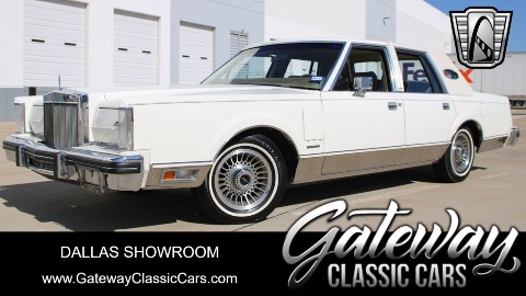 1981 Lincoln Continental image 2