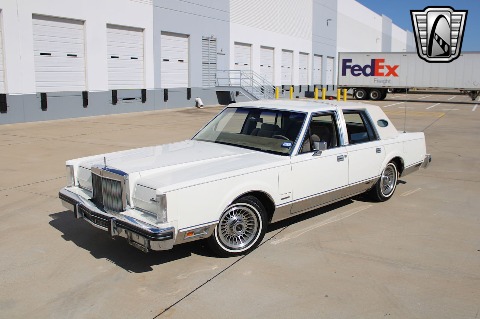 1981 Lincoln Continental image 3