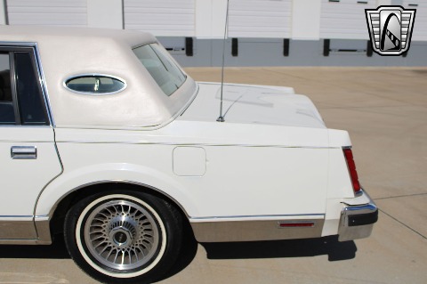 1981 Lincoln Continental image 30