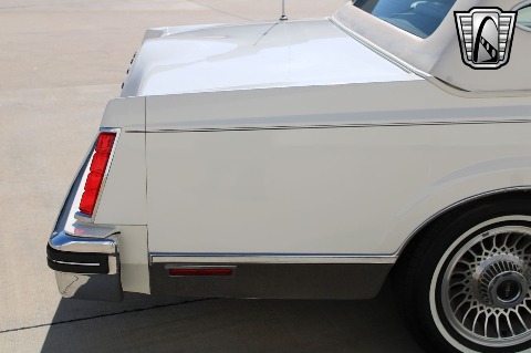 1981 Lincoln Continental image 32