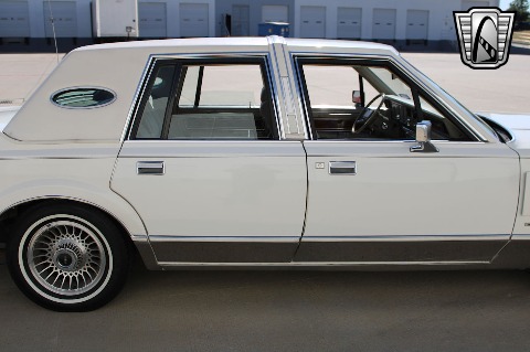 1981 Lincoln Continental image 33