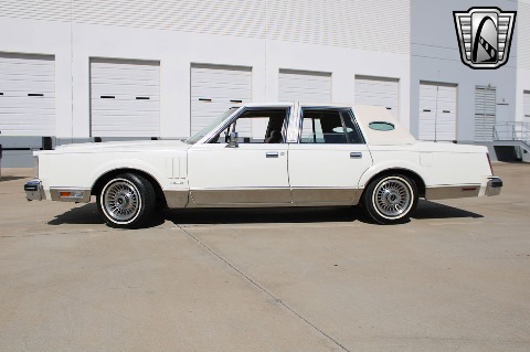 1981 Lincoln Continental image 8