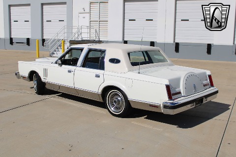 1981 Lincoln Continental image 9