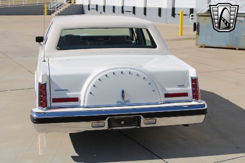 1981 Lincoln Continental image 12