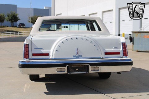 1981 Lincoln Continental image 14