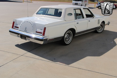 1981 Lincoln Continental image 15
