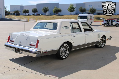 1981 Lincoln Continental image 16