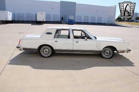 1981 Lincoln Continental image 18