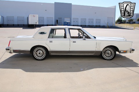 1981 Lincoln Continental image 19