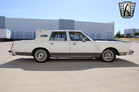 1981 Lincoln Continental image 20