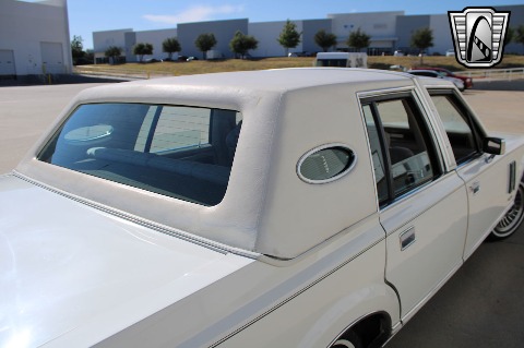 1981 Lincoln Continental image 46