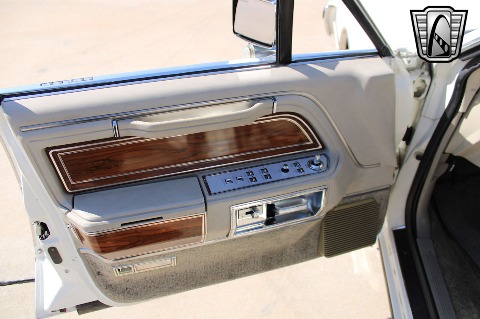 1981 Lincoln Continental image 50