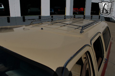 1987 Chevrolet Suburban image 29