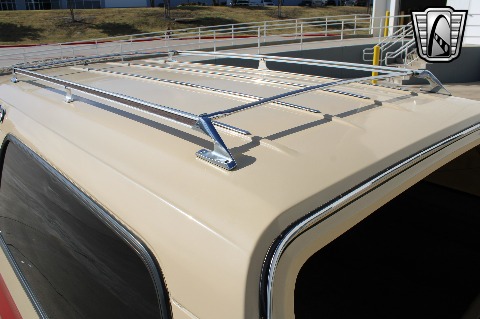 1987 Chevrolet Suburban image 30