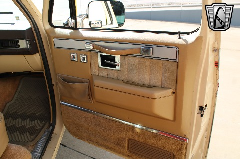 1987 Chevrolet Suburban image 82