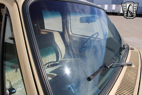 1987 Chevrolet Suburban image 34