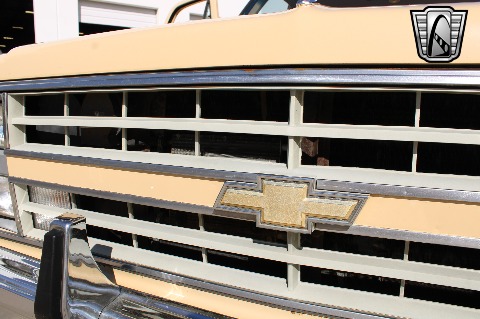 1987 Chevrolet Suburban image 87