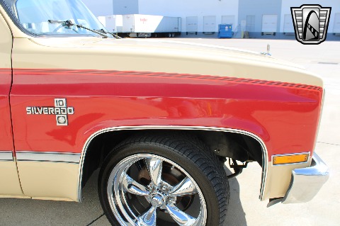 1987 Chevrolet Suburban image 36