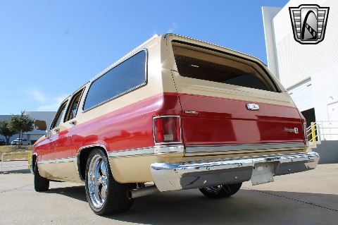 1987 Chevrolet Suburban image 11
