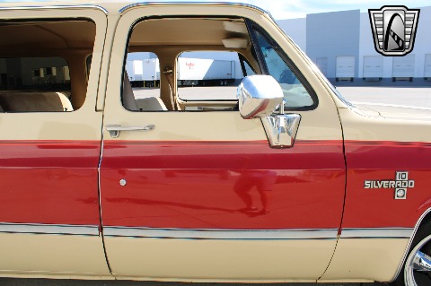 1987 Chevrolet Suburban image 37