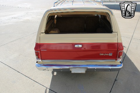 1987 Chevrolet Suburban image 12