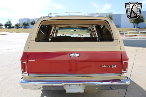 1987 Chevrolet Suburban image 13